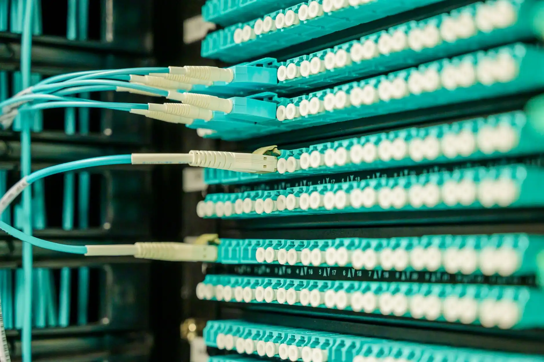 预制叠合板与装配式楼梯在绿色建筑中的应用优势