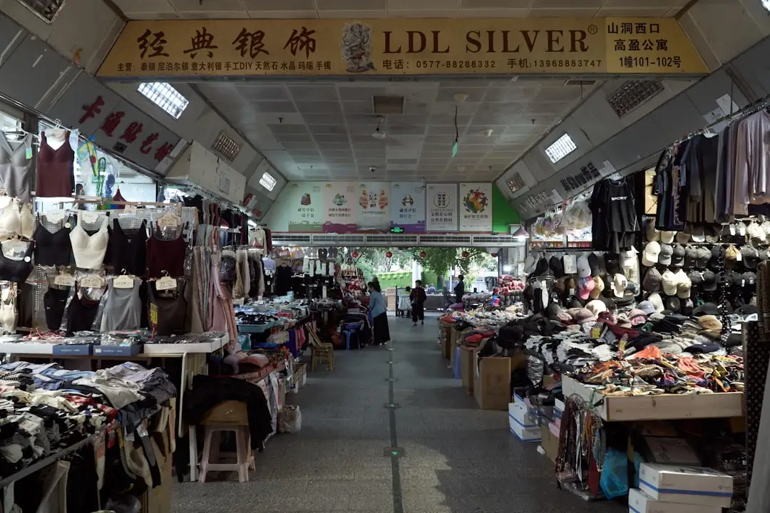 预制叠合板与现浇结构在装配式建筑中的综合效益对比分析